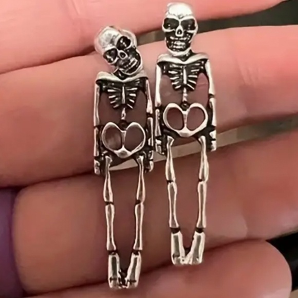 Skeleton Design Stud Earrings - Halloween Silvery , Retro Goth Style - Picture 5 of 5